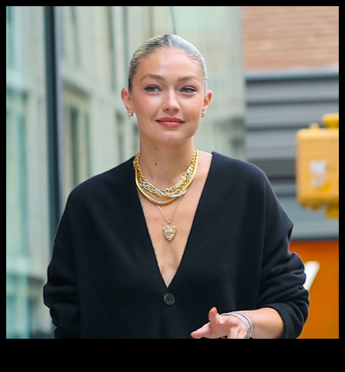 כריזמה שיקית: הפיתוי הבלתי ניתן לעמוד בפניו של תכשיטי אופנה