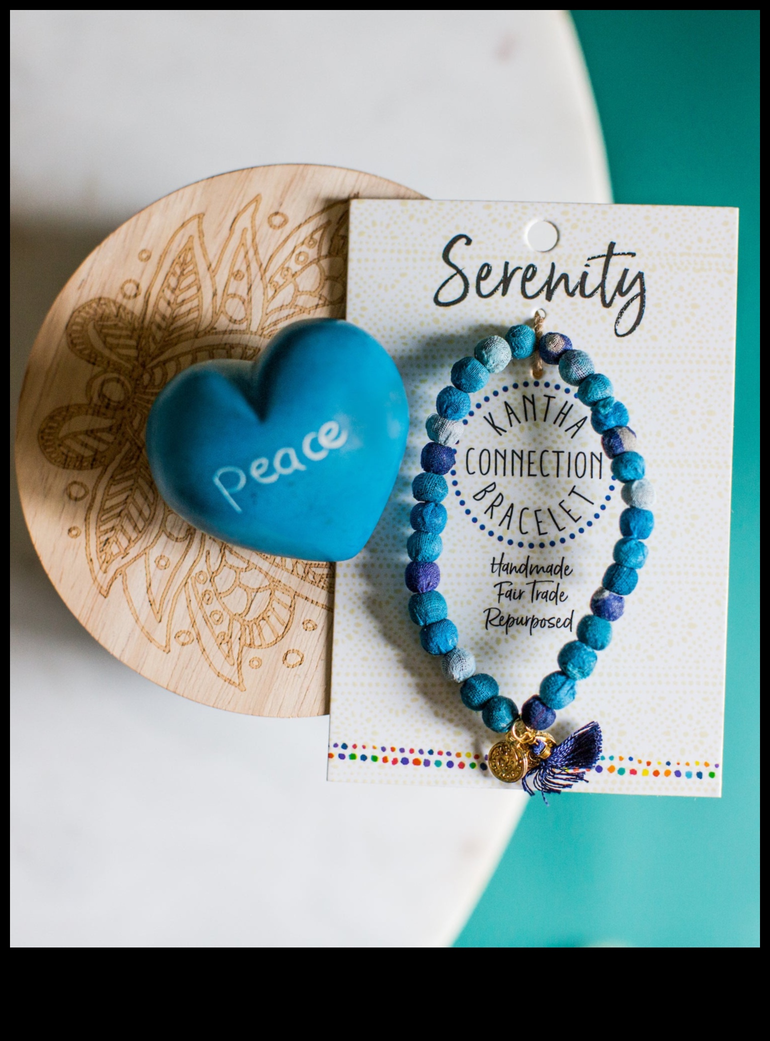 שלווה מפוסלת: מצא שלווה באומנות של השרשראות השלוות שלנו