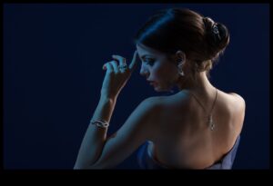 פאר מפוסל: התקשט את עצמך באומנות של יצירות השרשרת המפוסלות שלנו