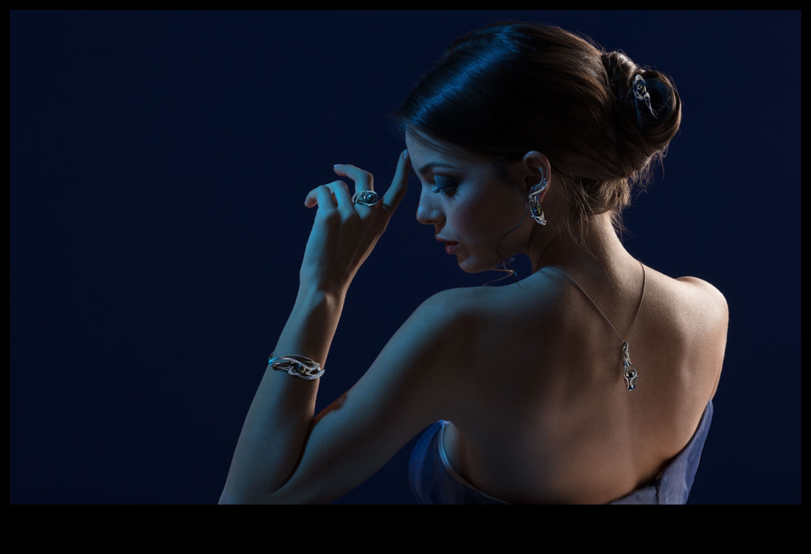 פאר מפוסל תקשט את עצמך באומנות של יצירות השרשרת המפוסלות שלנו 3 פאר מפוסל: התקשט את עצמך באומנות של יצירות השרשרת המפוסלות שלנו