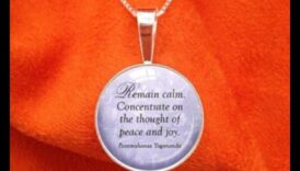 שלווה מפוסלת: מצא שלווה באומנות של השרשראות השלוות שלנו