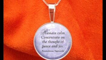 שלווה מפוסלת: מצא שלווה באומנות של השרשראות השלוות שלנו